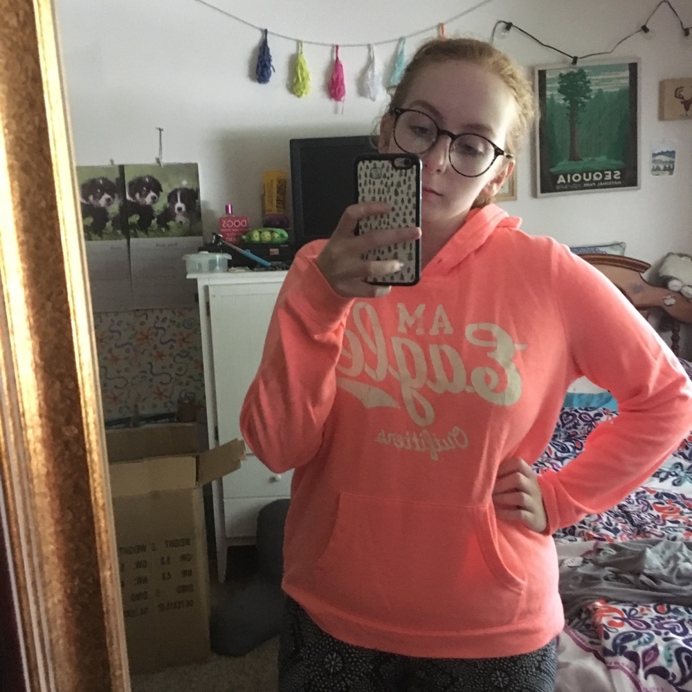 AE sweatshirt w/ hoodie